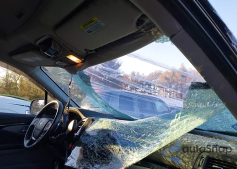 2016 Honda Pilot Touring z USA, uszkodzony, nr VIN 5FNYF6H97GB074356